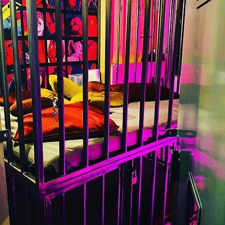Secret Room Votre Love Room Coquine Et Insolite En Espace Privatif A Tournai Exterior photo